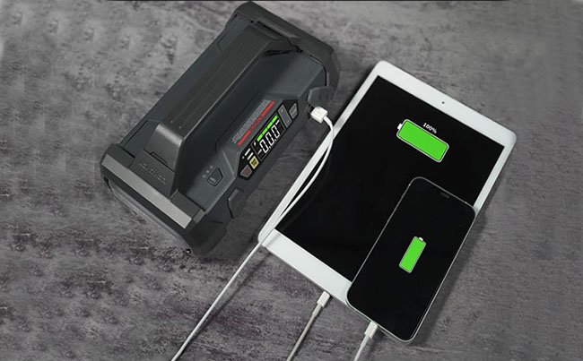 給手機(jī)、無線耳機(jī)、平板等充電測試