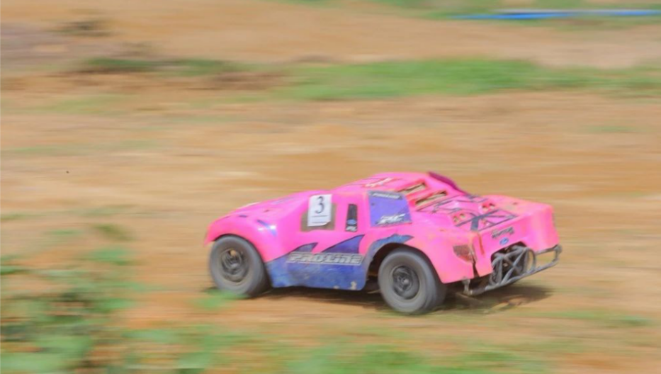 模型賽車(chē)競(jìng)賽中 模型賽車(chē)競(jìng)賽中